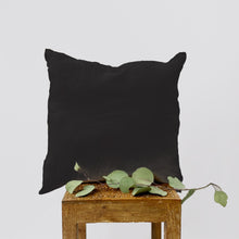 Cargar imagen en el visor de la galería, Funda cojín de lino negro