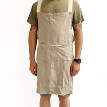 Cargar imagen en el visor de la galería, Delantal de lino negro