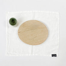 Cargar imagen en el visor de la galería, Mantel individual de lino verde oliva