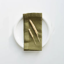 Cargar imagen en el visor de la galería, Servilletas de lino verde oliva