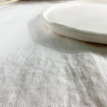 Cargar imagen en el visor de la galería, Mantel de lino blanco