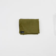 Cargar imagen en el visor de la galería, Servilletas de lino verde oliva