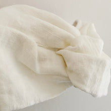 Cargar imagen en el visor de la galería, Diadema/ turbante de lino blanco